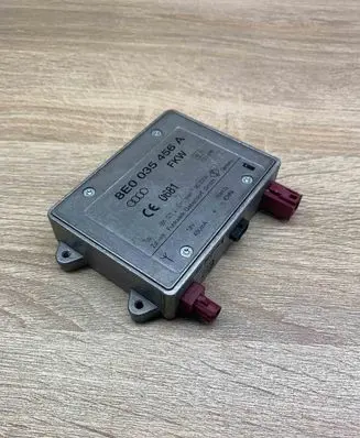 Audi A4 S4 B6 8E 8H Aerial antenna amplifier 8E0035456A