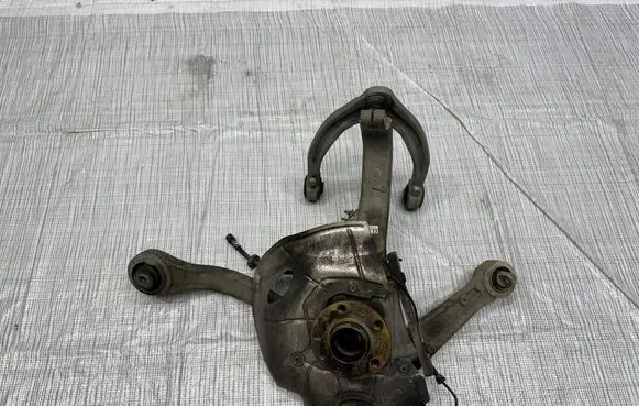 Alfa Romeo Giulia Front wheel hub spindle knuckle 505397360