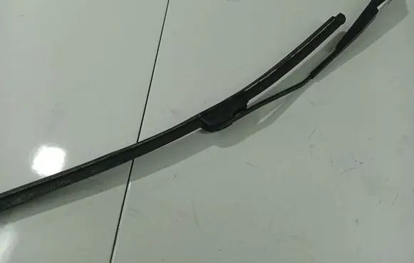 Chrysler 300 - 300C Front wiper blade arm 