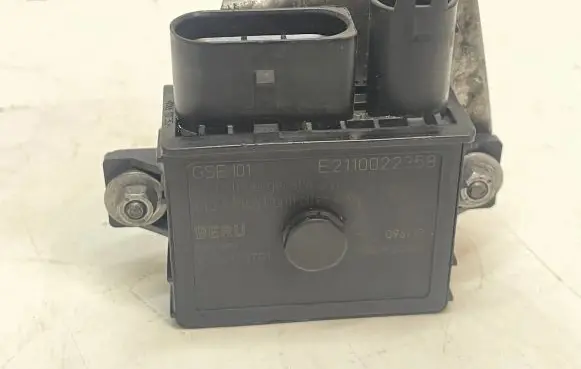 BMW 5 E60 E61 Glow plug pre-heat relay E2110022358 2120701