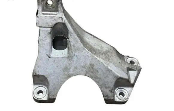 Engine mounting bracket