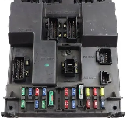 Peugeot 307 Fuse module 9651196980A 9651197680A