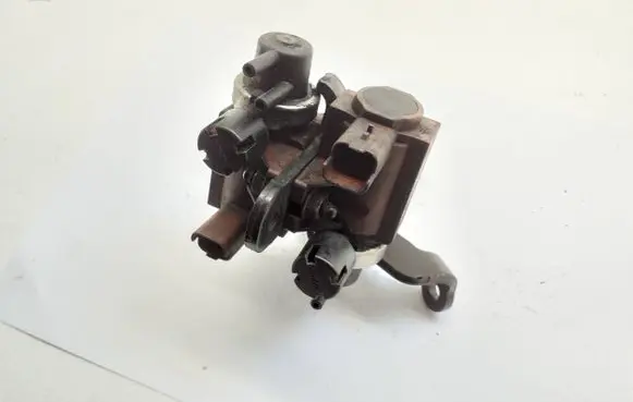 Peugeot 807 Turbo solenoid valve 72832804 04T160 9650098380