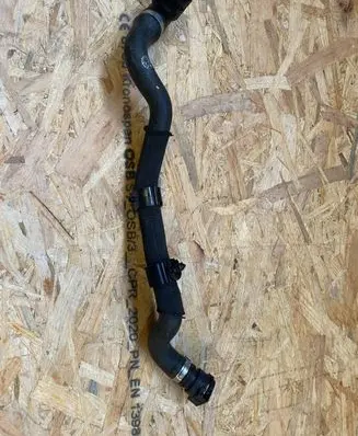Jaguar F-Pace Intercooler hose/pipe M8A28C424CA LR140899 M8A2-8C424-CA