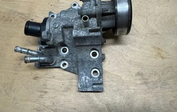 Nissan Qashqai Water pump 038123