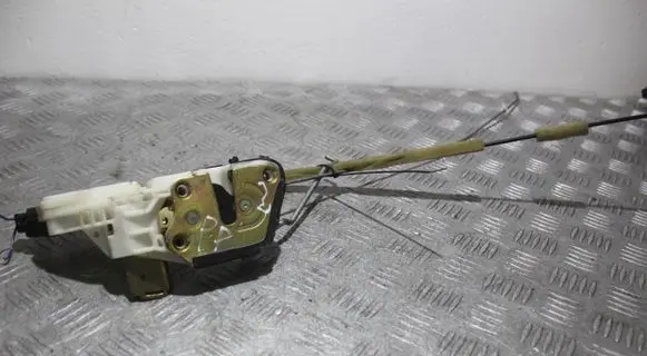 Mitsubishi Outlander Front door lock