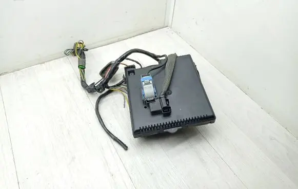Volvo V70 Fuse module 30732769 28014120 05W175