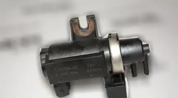 BMW 5 E39 Turbo solenoid valve 2247906