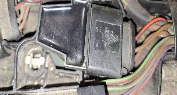 Volkswagen Jetta V High voltage ignition coil 036905715G