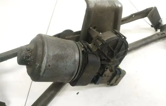 Peugeot 206 Wiper motor 0390241523