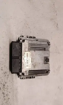 KIA Sorento Engine control unit/module 391102FBB5 EDC17C57 0281031788