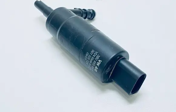 Volkswagen Touareg I Headlight washer pump 3B0955681