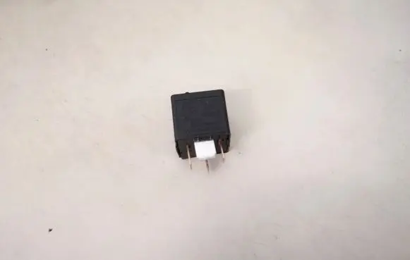 BMW 5 E60 E61 Other relay 61366901469 v23136-j6-x48