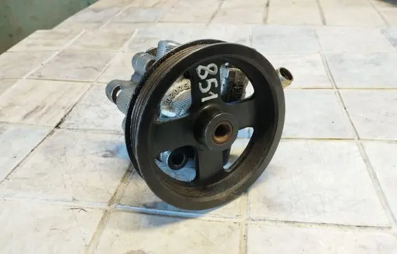 Toyota Corolla Verso E121 Power steering pump