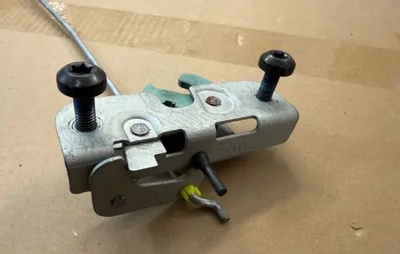 Volkswagen Amarok II Tailgate lock latch 
