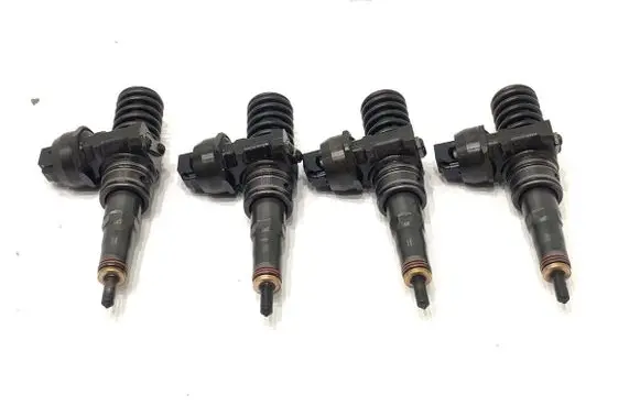 Volkswagen Golf V Fuel injectors set 0414720312