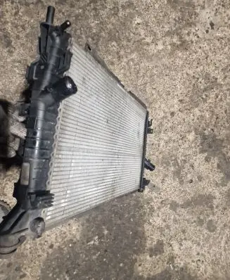 Ford Focus C-MAX Coolant radiator 17N0V200318 3M5H8005TH