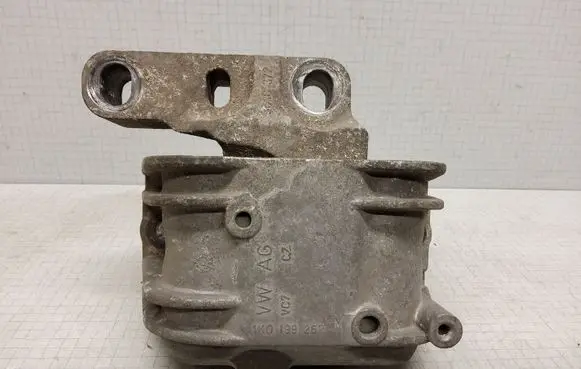 Volkswagen PASSAT B6 Engine mount bracket 1K0199262M