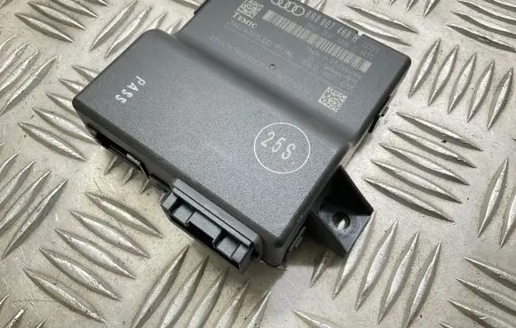 Audi A4 S4 B8 8K Gateway control module 8R0907468H