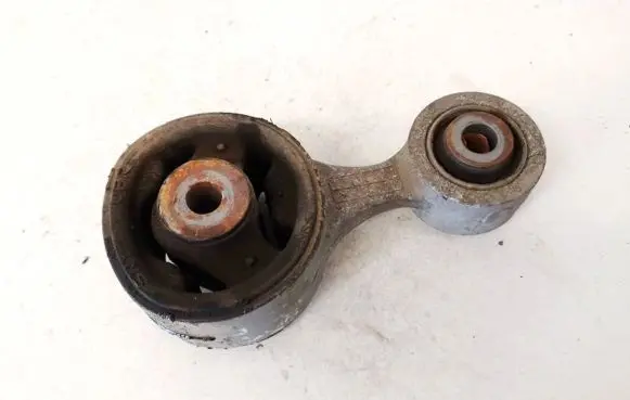 Honda CR-V Engine mount bracket