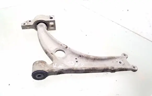 Volkswagen PASSAT B6 Front lower control arm/wishbone 3C0407153B