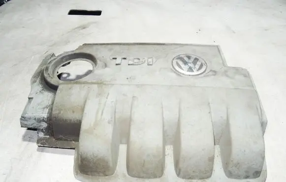 Volkswagen Touran I Engine cover (trim) 03G103967