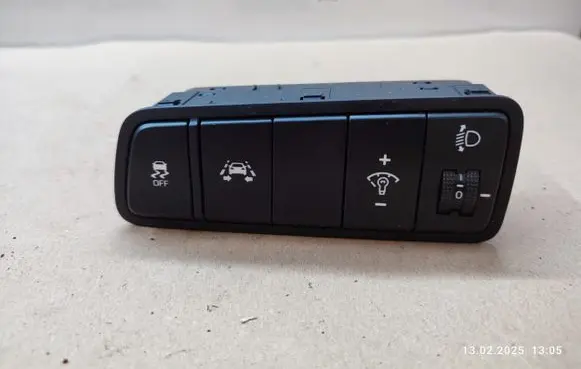 Hyundai Tucson TL Headlight level height control switch 93710D7520