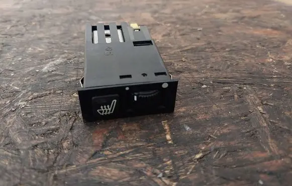 BMW 5 E39 Seat heating switch 8352259 61318352259 459500