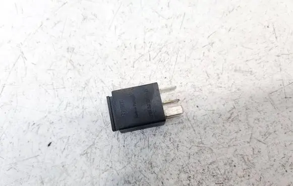 Volkswagen PASSAT B6 Other relay 7M0951253C 95VW10K705EA