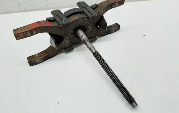 Ford Transit Fuel Injector clamp holder 6C1Q9L513AA