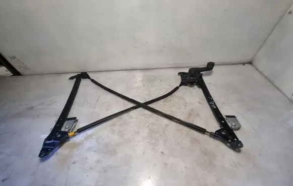 Rear door manual window regulator