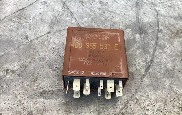 Audi A6 S6 C5 4B Window wiper relay 4B0955531E A130900 5WK1047