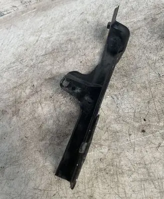 Audi Q7 4L Fender mounting bracket 4L0805698