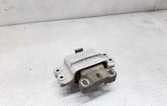 Volkswagen Touran I Engine mount bracket