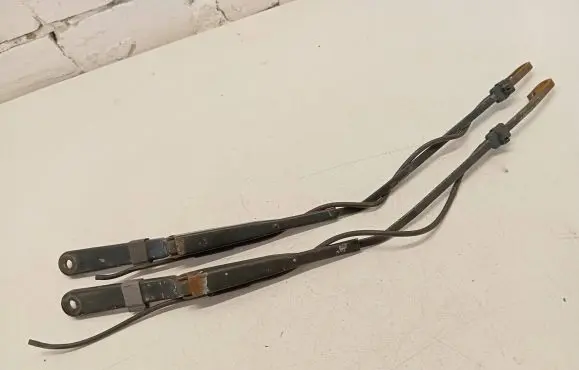 Iveco Daily 35.8 - 9 Front wiper blade arm 280005697
