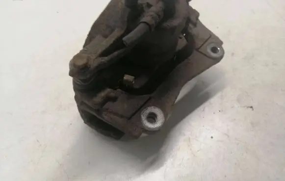 Toyota Corolla Verso E121 Front brake caliper