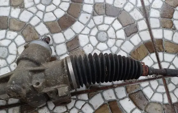 Toyota Avensis T270 Steering rack 000360