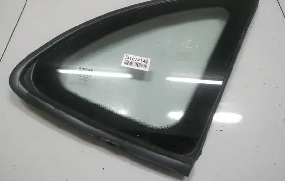 Nissan Almera Tino Rear side window as2