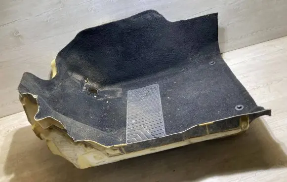 Mercedes-Benz C W204 Front floor carpet liner A2046800140