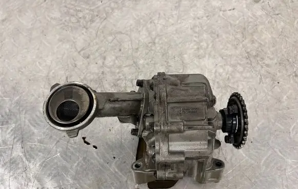 BMW X5M E70 Oil pump 757080607