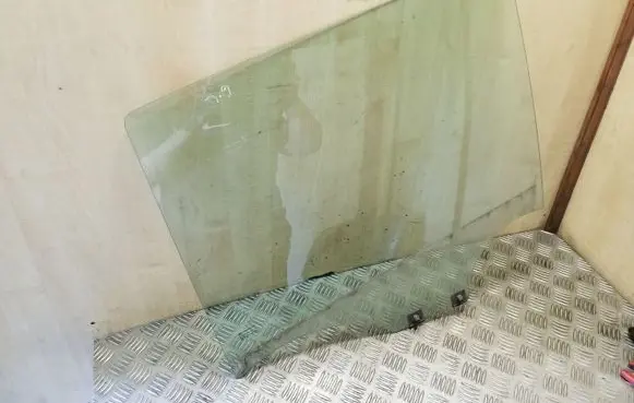 Dacia Sandero Rear door window glass