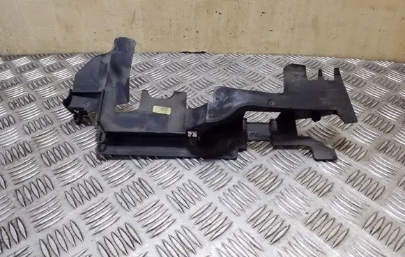 Volkswagen Golf Plus Intercooler air guide/duct channel 5M0121284A
