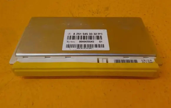 Mercedes-Benz R W251 Air suspension control unit module (rear) A2515453332
