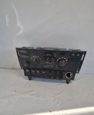 Volvo V70 Climate control unit 30746022 05W49E05 M449BD00104