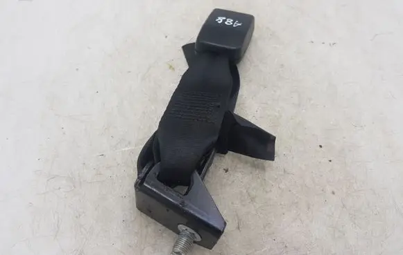 Nissan Primera Rear seatbelt buckle 05072002