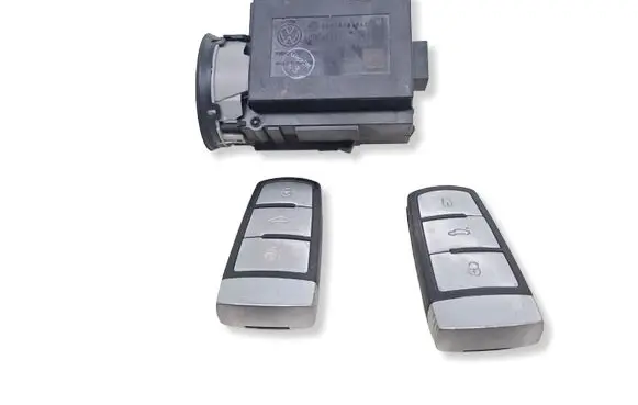 Volkswagen PASSAT B6 Ignition lock 33303301