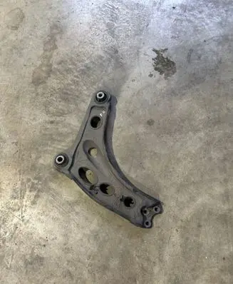 Nissan NV300 Front lower control arm/wishbone 8200688033 96859694