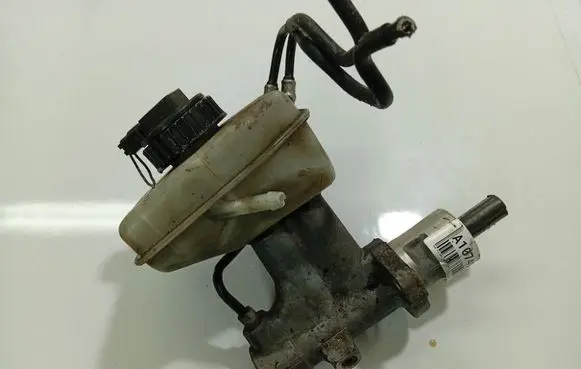 Saab 9-5 Master brake cylinder 