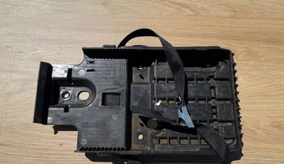 Volvo XC90 Battery tray 31688220 RQ2EA