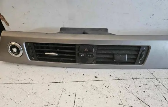 BMW 3 E90 E91 Dashboard center trim panel 7132845